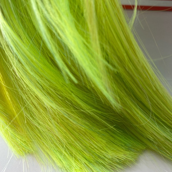 NWT- NEON LIME STRAIGHT ROUNDED CHINA BANG BOB by - Mane Concept Futura - Picture 2 of 7